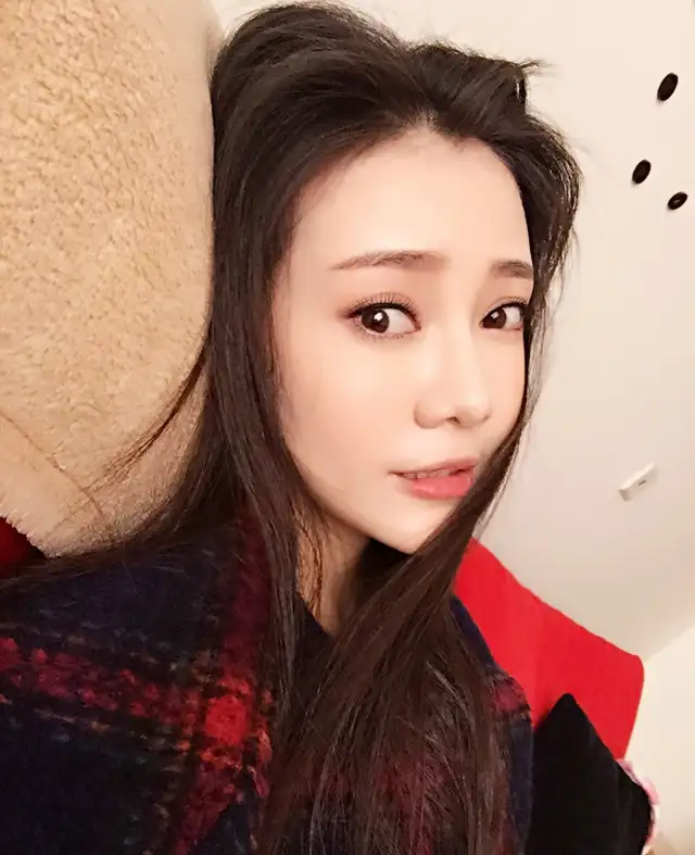 溪甜（平面模特、歌手、演员）